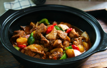 雞公煲如何逆襲成餐飲黑馬？創新之路點燃創業夢想！