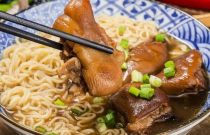 傳統(tǒng)豬腳面如何創(chuàng)新爆紅？揭秘創(chuàng)業(yè)者智慧之旅