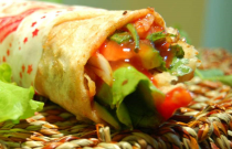 鹵肉卷餅爆火街頭！創業者如何脫穎而出？速看其成功秘訣！