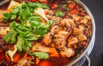 肥腸雞如何成美食界？創業者如何創新把握這舌尖上的黃金機遇！