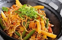 鐵鍋燜面創業秘籍：背后故事，如何脫穎而出，速來探尋！