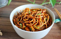 熱干面創業江湖:是堅守傳統還是創新?速看如何聲名遠揚!