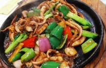 獨特的鐵板烹飪技藝怎么成就誘人美味?