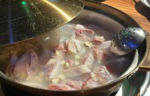 椰子雞火鍋爆火餐飲界!創業者如何突圍?速看成功秘訣,錯過等哭!