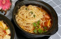 砂鍋面如何火爆出圈？揭秘餐飲創業新熱潮與情感共鳴！