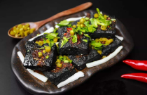 精品臭豆腐如何成創(chuàng)業(yè)新星？獨(dú)特技巧+創(chuàng)新搭配，引爆味蕾新潮流！