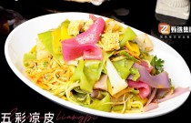 五彩果蔬涼皮爆火！無添加色素卻色彩誘人，它是如何做到的？