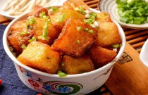 鍋巴土豆廣告招牌圖怎么設計？觸動人心，吸引眼球，速來學技巧！