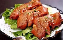 獨家烤豬蹄創業如何成為黑馬？從平凡到輝煌的逆襲之路