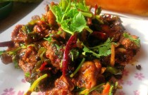 想學(xué)炒雞架小吃？炒雞架小吃培訓(xùn)哪家好？手把手教學(xué)，輕松開(kāi)店賺錢(qián)！