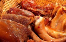 你知道擺攤賣鹵肉年賺多少嗎？揭示一年收益的真實情況！