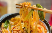 砂鍋米線：正宗美味的學習之路