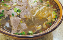 熬牛肉湯講究啥？濃香四溢的訣竅，創業小白也能學！