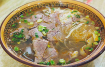 探索經典風味，掌握牛肉湯的秘密：原料到技術全揭秘