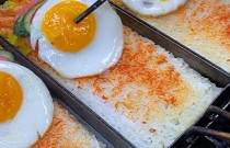 鍋巴飯小吃擺攤創(chuàng)業(yè)：如何在市場中脫穎而出，學(xué)會這幾招讓生意火爆！