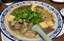 學(xué)鴨血粉絲湯的學(xué)費(fèi)是多少？揭秘2025年最受歡迎的餐飲創(chuàng)業(yè)課程！