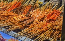 麻辣燙串串香擺地攤，一天能賺多少錢？3大關鍵點決定生意火爆與否！