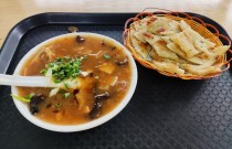 胡辣湯的做法和配料揭秘！3個關(guān)鍵技巧，學會后湯底更濃郁！