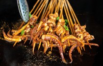 鐵板燒烤的做法：讓燒烤更添風味，熱氣騰騰的美味