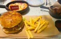 雞胸肉做漢堡包怎么腌制？掌握這幾招，口感鮮嫩又多汁！