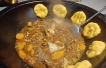 鐵鍋燉的利潤是多少？成本揭底，新手照做天天排隊(duì)！