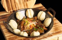 小地鍋是什么地方的菜？風(fēng)味獨(dú)特，創(chuàng)業(yè)路上人氣爆！