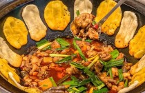 地鍋雞店賺錢(qián)嗎？別小看這口鍋，它能給你帶來(lái)意想不到的收獲！