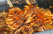 鐵板魷魚哪里學最好？深度解析四大學習途徑，選對機構才能輕松開店！