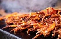 鐵板魷魚最正宗的做法：揭秘地攤“引流王”的制勝秘方！