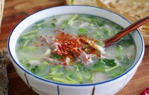 開個單縣羊肉湯掙錢嗎？掌握這幾點技巧，味道穩、客源足、生意自然來！