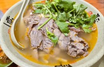 牛肉粉的湯做法及配方揭秘？香濃湯底怎么熬，味道才夠地道！