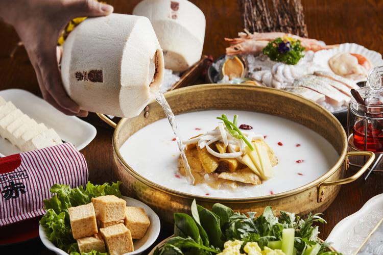 椰子雞火鍋的做法：清甜鮮美，一鍋養生