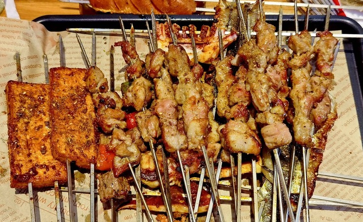 開一個燒烤店大概投資多少錢？投資指南與實操分析