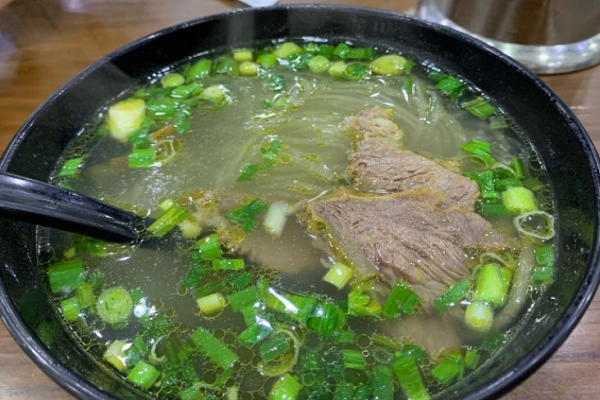 牛肉湯店投資費用詳細分析，如何降低成本提高利潤？