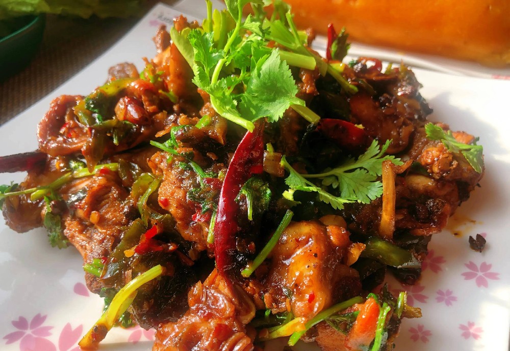 學(xué)習(xí)炒雞架，如何掌握火候做出酥脆美味？