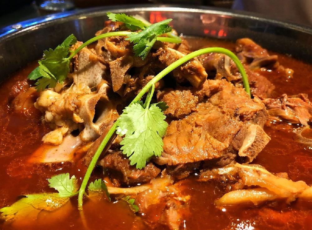 羊蝎子火鍋的正宗做法，學(xué)會(huì)這些步驟讓你贏得市場！