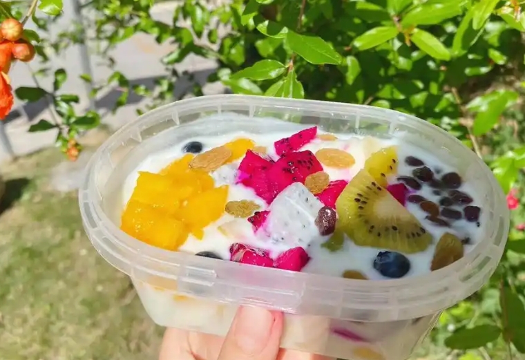 學會水果撈，輕松經營小吃攤位，抓住市場需求。