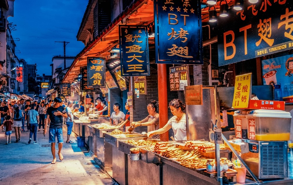 從技術到經營，學小吃不僅是學做菜，更是學做生意。