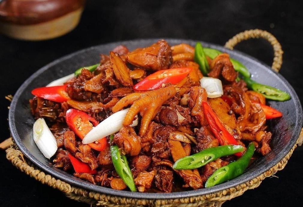 精準技術傳授，快速上手鐵鍋雞，打造你的餐飲品牌。