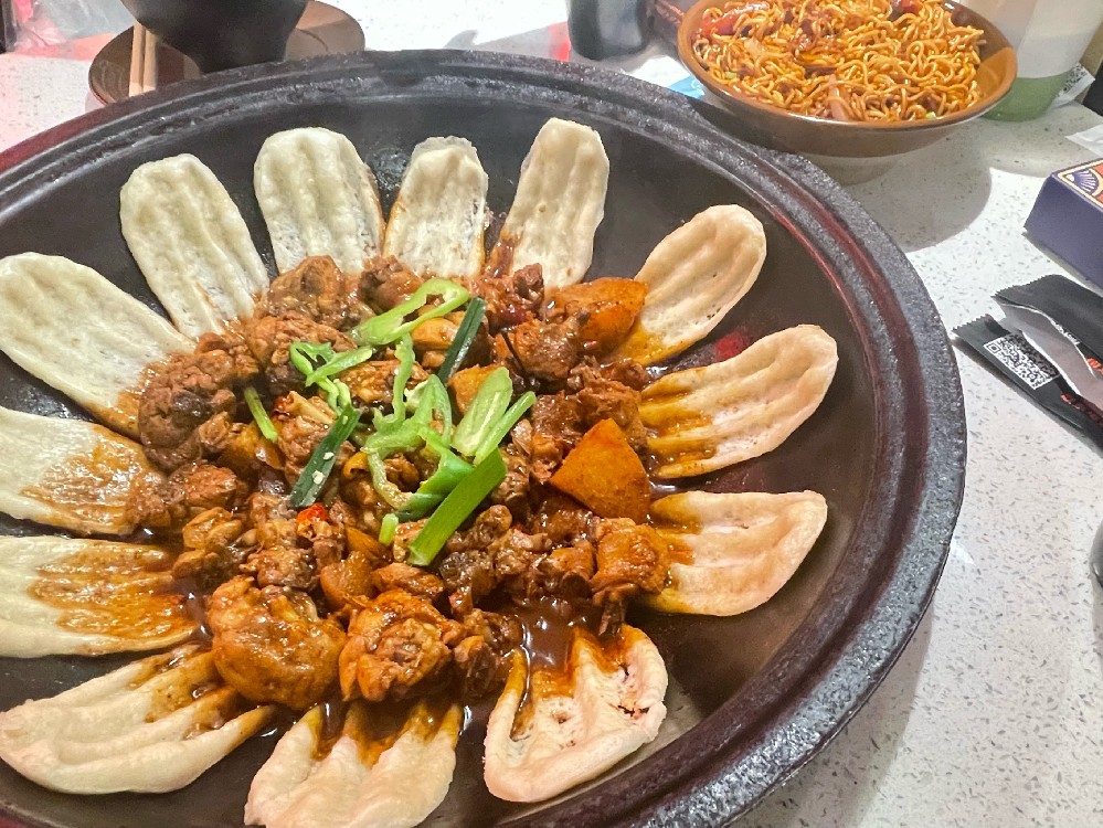 掌握鐵鍋燉的經典技法，解鎖美味燉菜配方，輕松學會家常鐵鍋燉