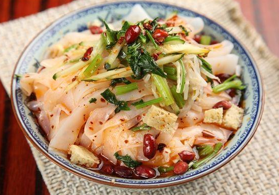 涼皮制作秘訣大公開，從入門到精通，涼皮培訓助你成就美食夢想