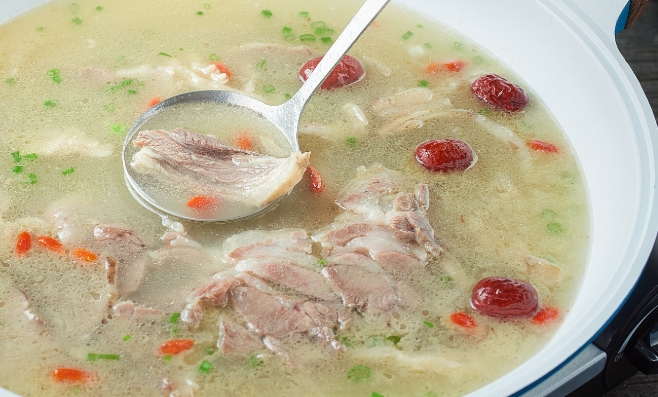 想學羊湯?探討利潤與正宗做法,廚仟藝助你輕松創業!