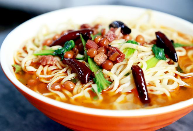 聊城哪里學(xué)板面？選擇專業(yè)培訓(xùn)，快速掌握地道制作技巧！