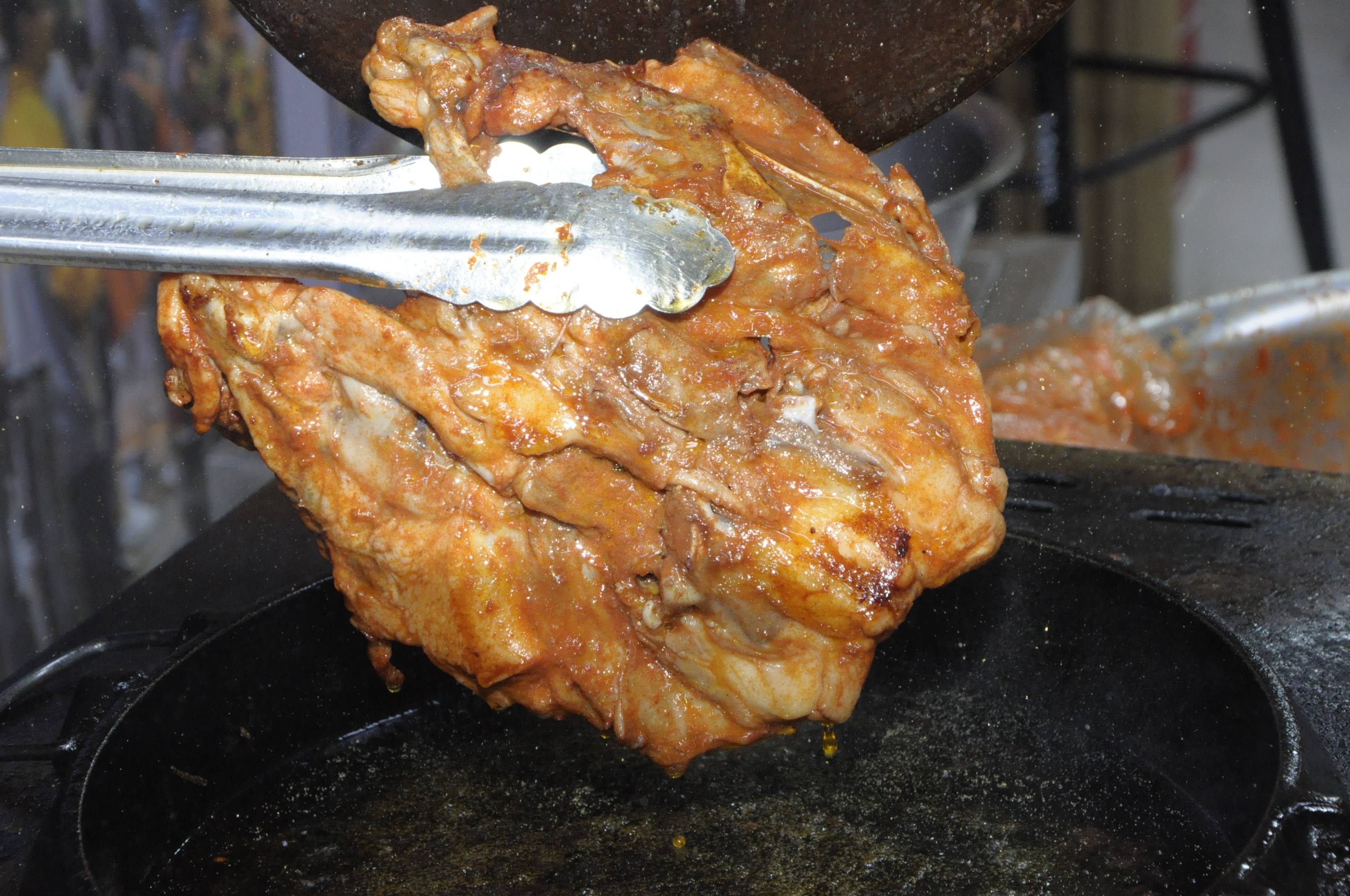 鐵板雞架怎么做？正宗制作技巧與創業前景一網打盡！