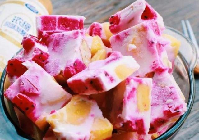 學(xué)做炒酸奶技術(shù)多少錢(qián)？投資回報(bào)高，成功創(chuàng)業(yè)無(wú)憂