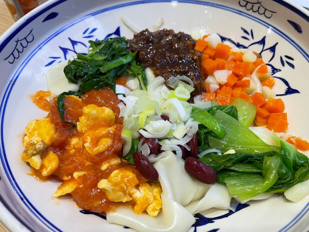 哪里能學涼皮技術？從零開始學涼皮制作，手把手教學助你掌握正宗涼皮做法