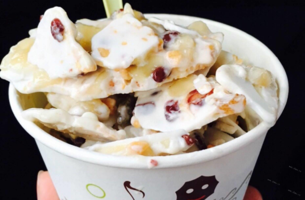 想創業選什么項目？網紅炒酸奶技術簡單，適合小成本投資！