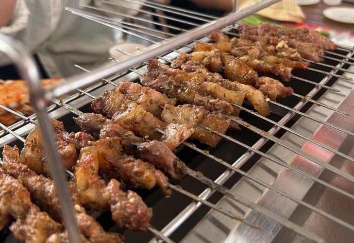 想學(xué)燒烤？淄博燒烤培訓(xùn)學(xué)校推薦，零基礎(chǔ)也能快速上手！