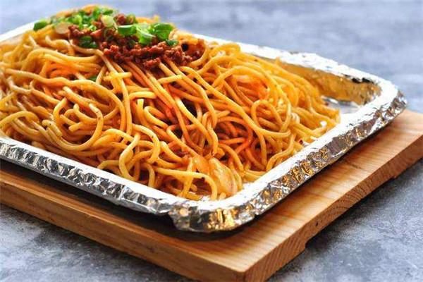 想學包燒米線？手把手教學，學會獨特技藝快速上手