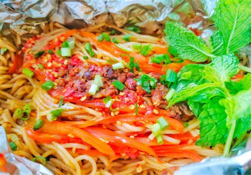 想學包燒米線？手把手教學，學會獨特技藝快速上手